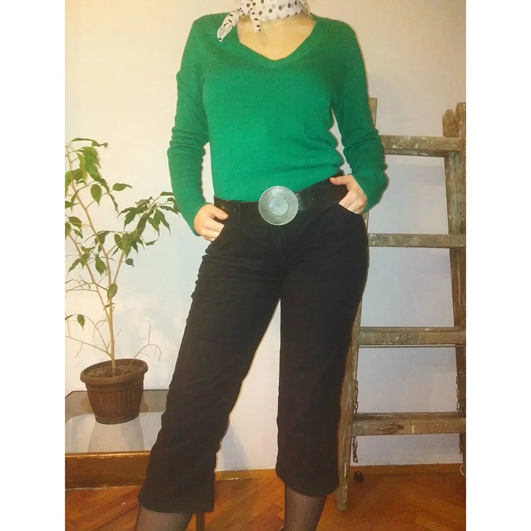 H&M crne somotne pantalone