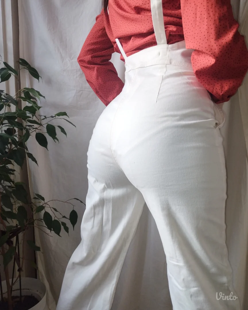 Bershka pantalone sa tregerima