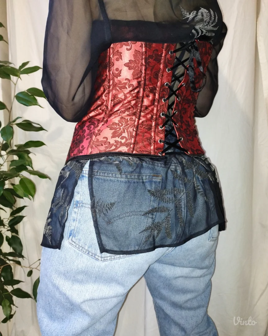 Crveni barokni korset