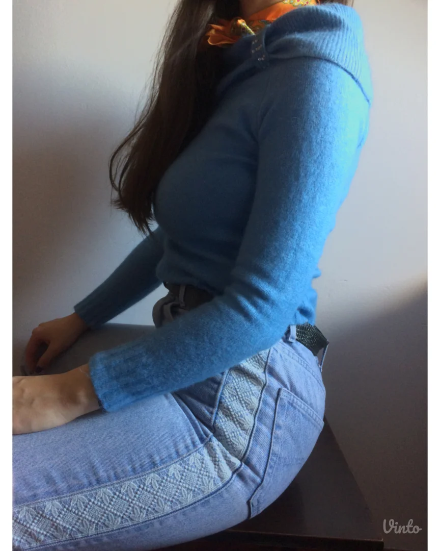 Crop off-the-shoulder džemper