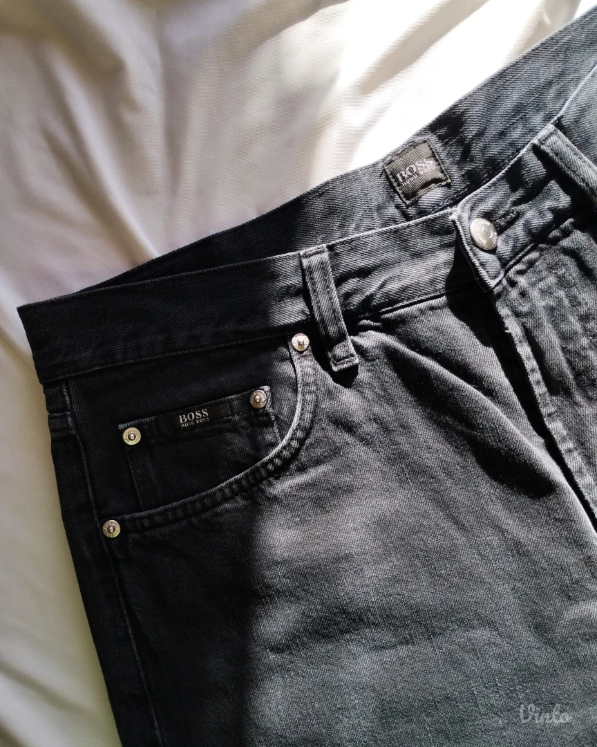 HUGO BOSS crne farmerice; W34 L34