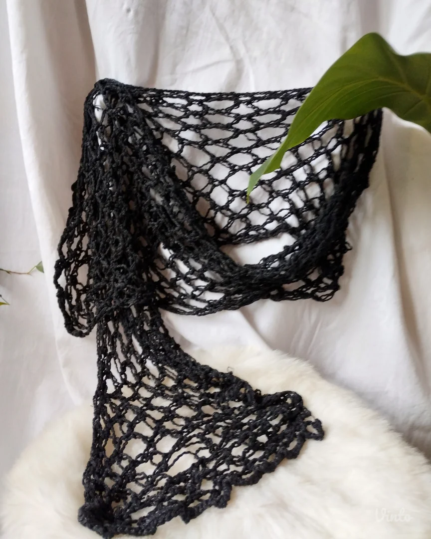 Mrežasti šal / ešarpa sa srebrnim nitima