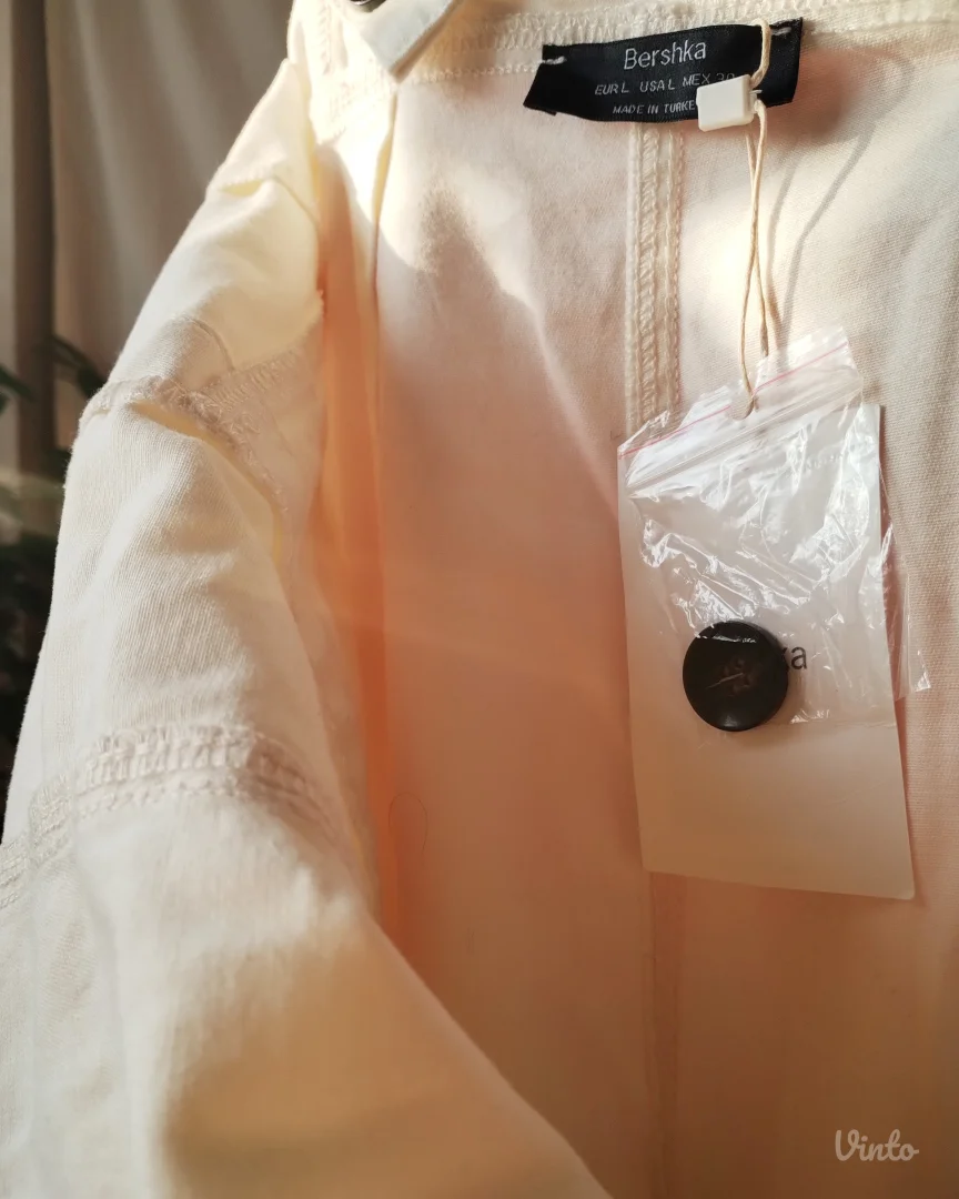 Bershka pantalone sa tregerima