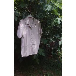 Bež oversized košulja sa cvetnom čipkom