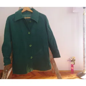 Kratak postavljeni kaput