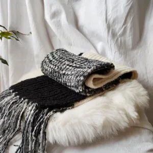 Crno-beli-sivi šal sa resama