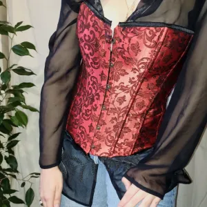 Crveni barokni korset