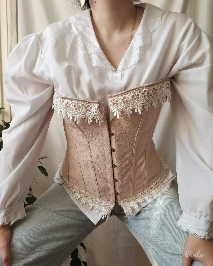 Barokni korset sa čipkom