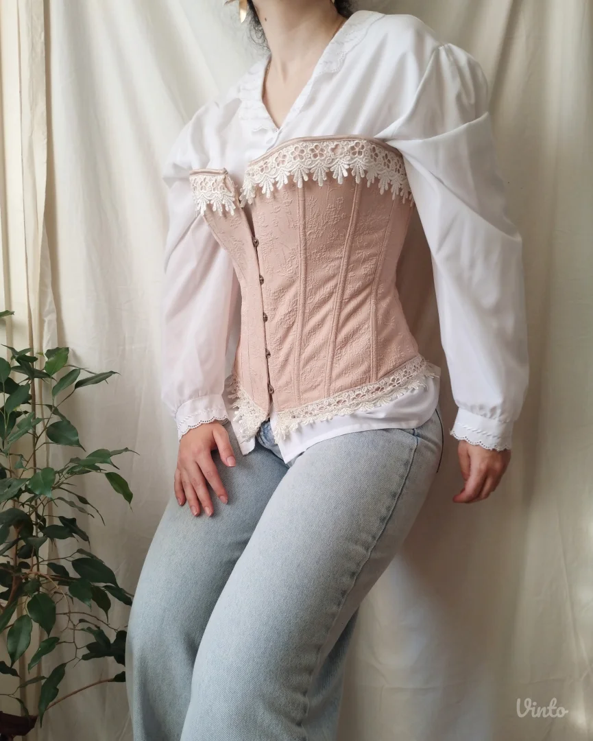 Barokni korset sa čipkom