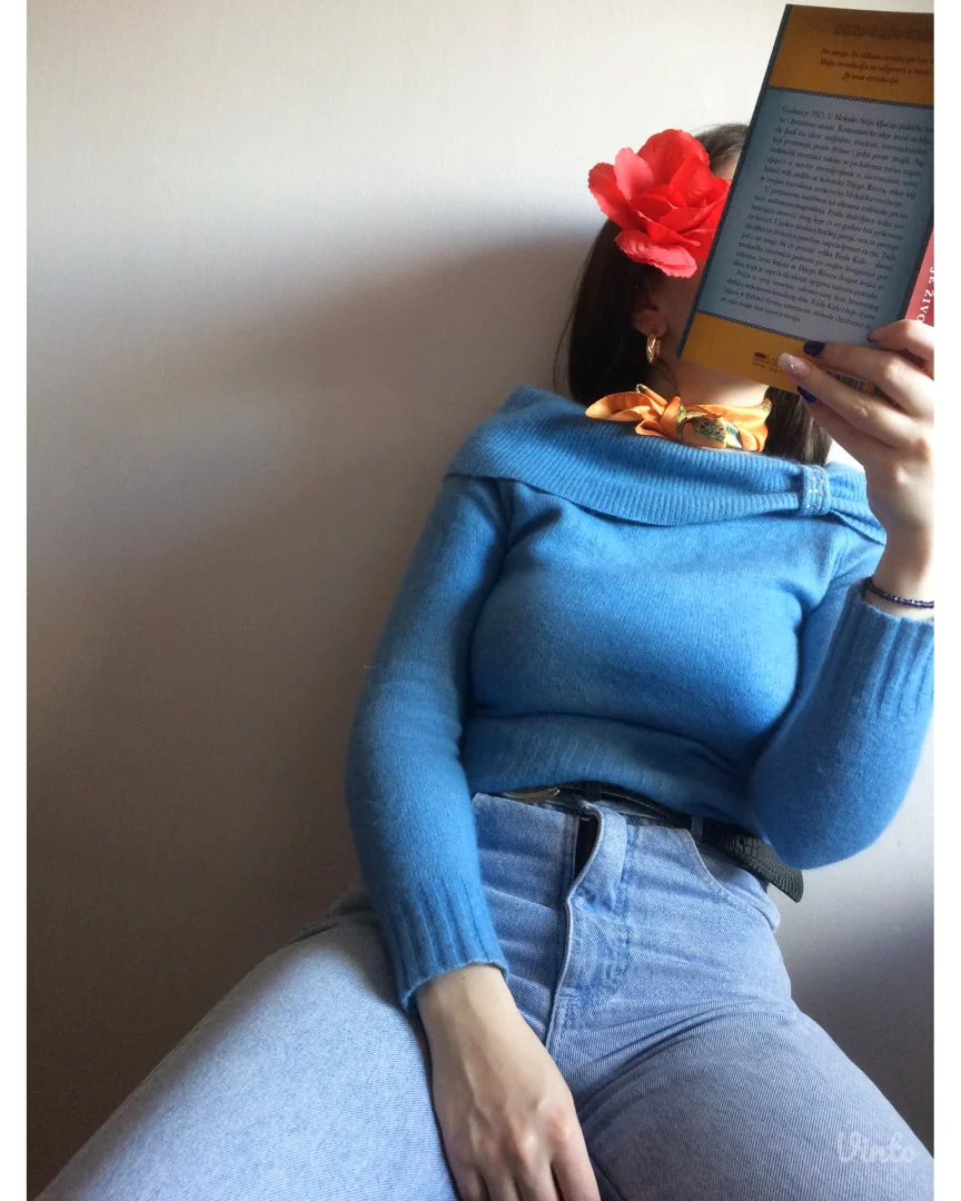 Crop off-the-shoulder džemper