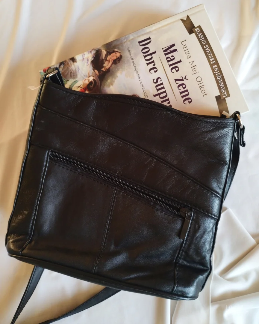 Crna kožna torbica
