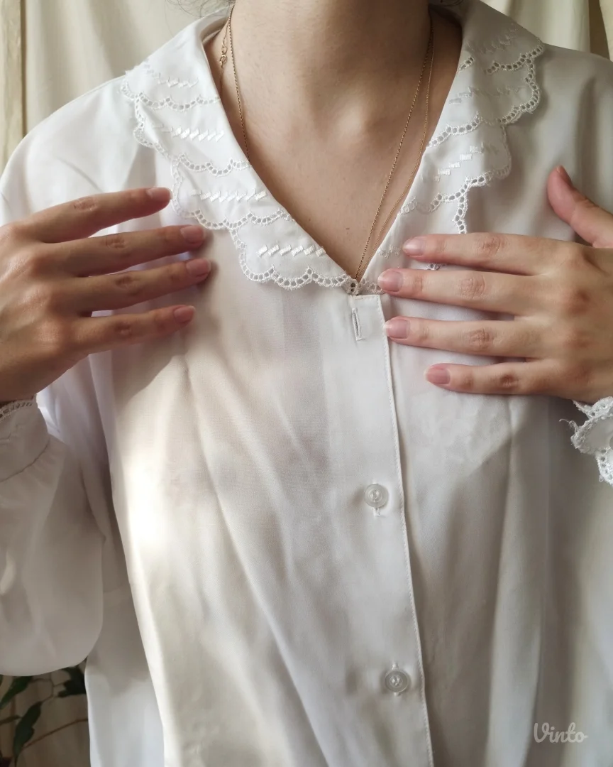 Oversized bela košulja sa čipkastim detaljima