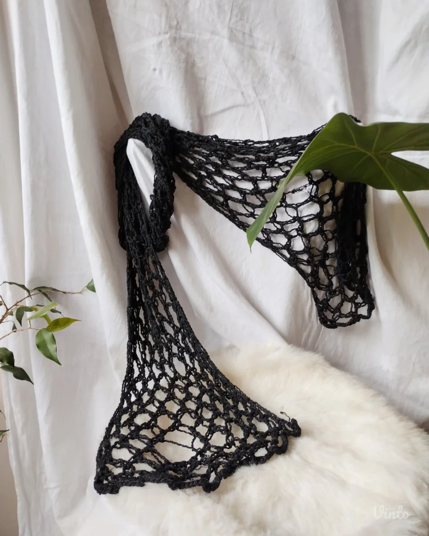 Mrežasti šal / ešarpa sa srebrnim nitima