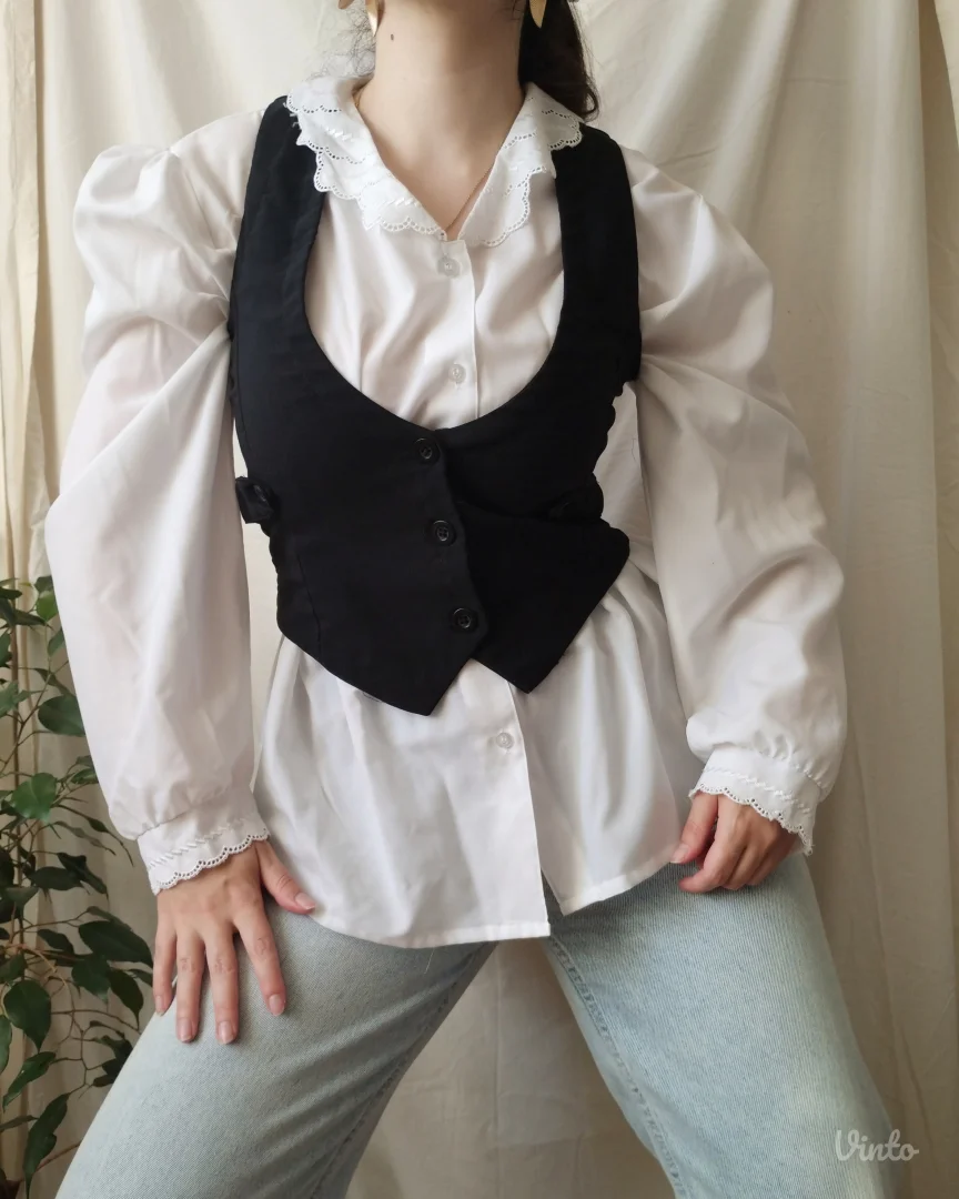 Oversized bela košulja sa čipkastim detaljima