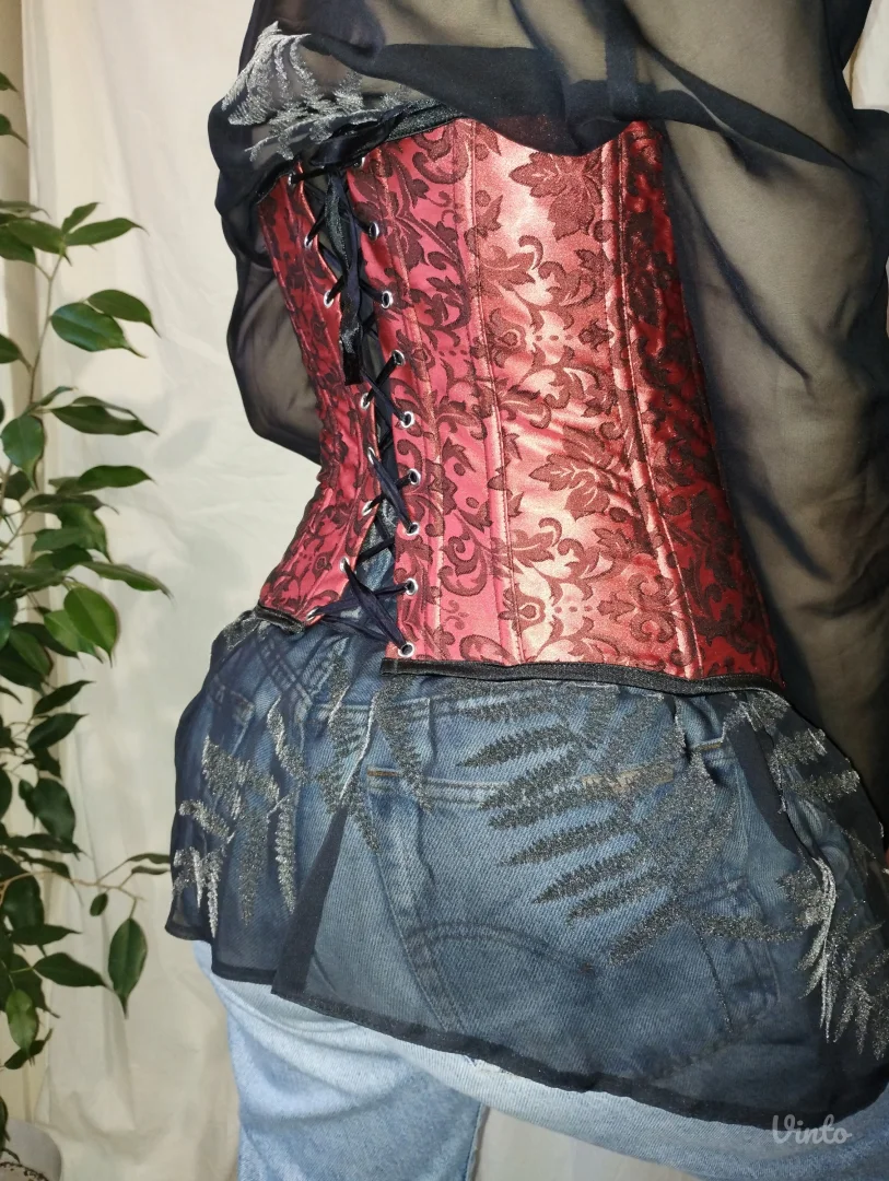 Crveni barokni korset