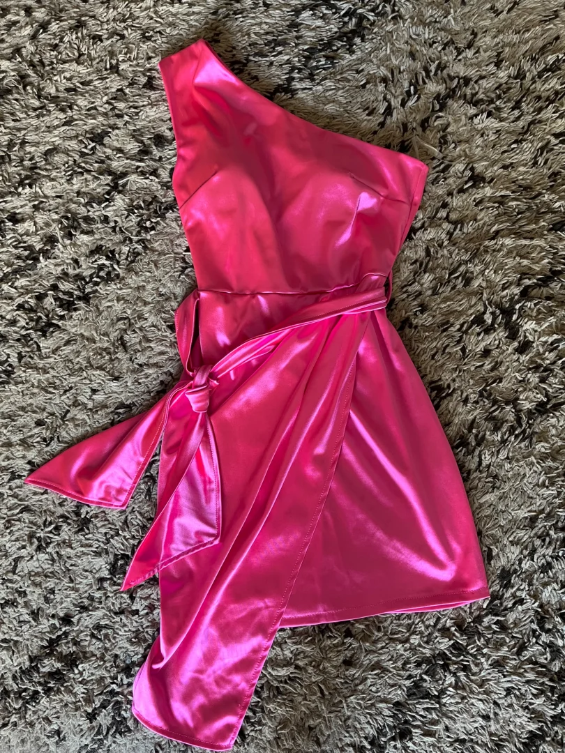 Roze haljina