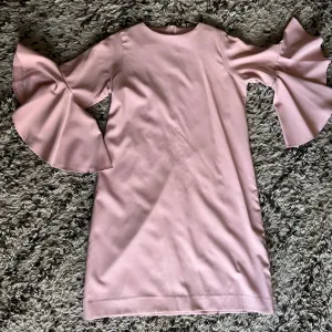 Roze haljina