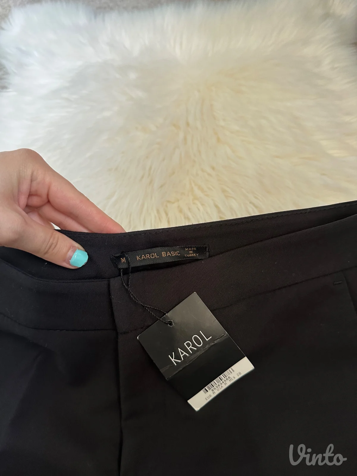 Elegantne pantalone sa etiketom