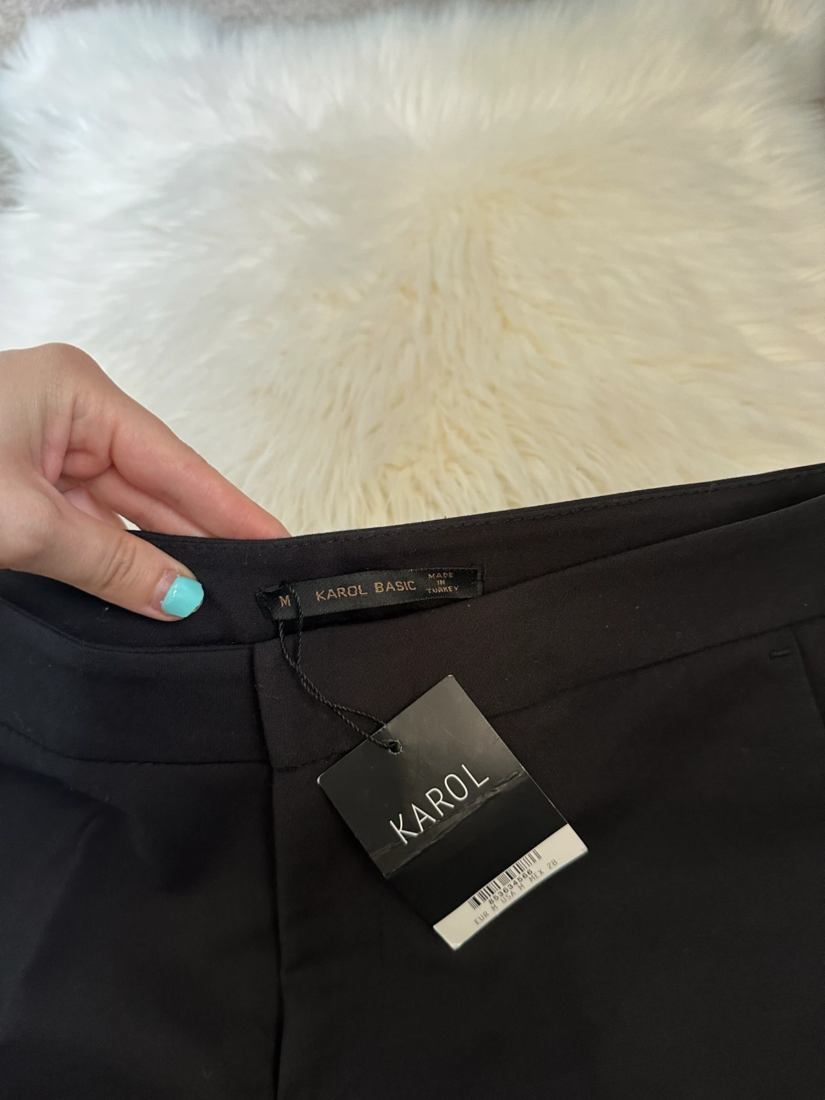 Elegantne pantalone sa etiketom