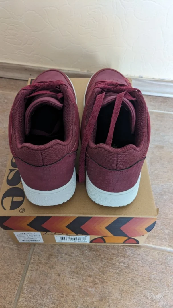 BORDO PATIKE ELLESSE BROJ 38