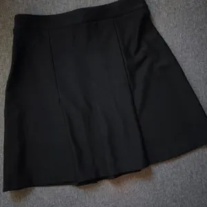 C&A crna suknjica xs