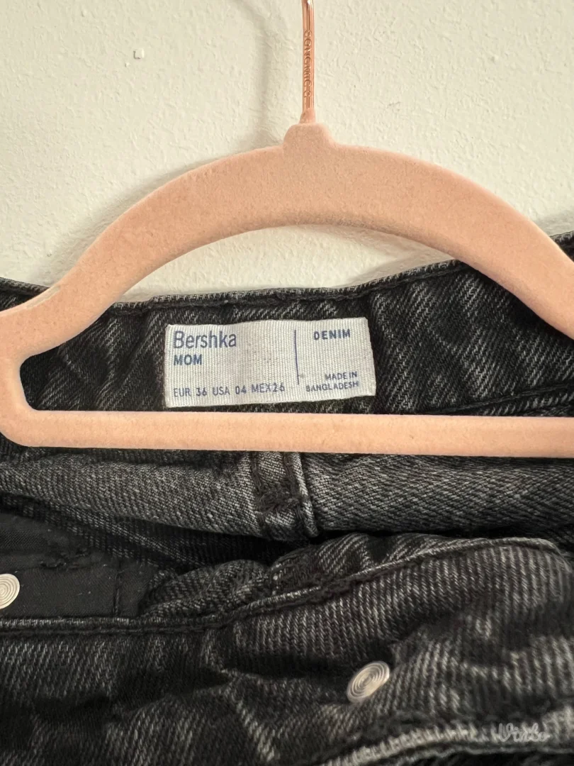 Bershka- crne farmerke