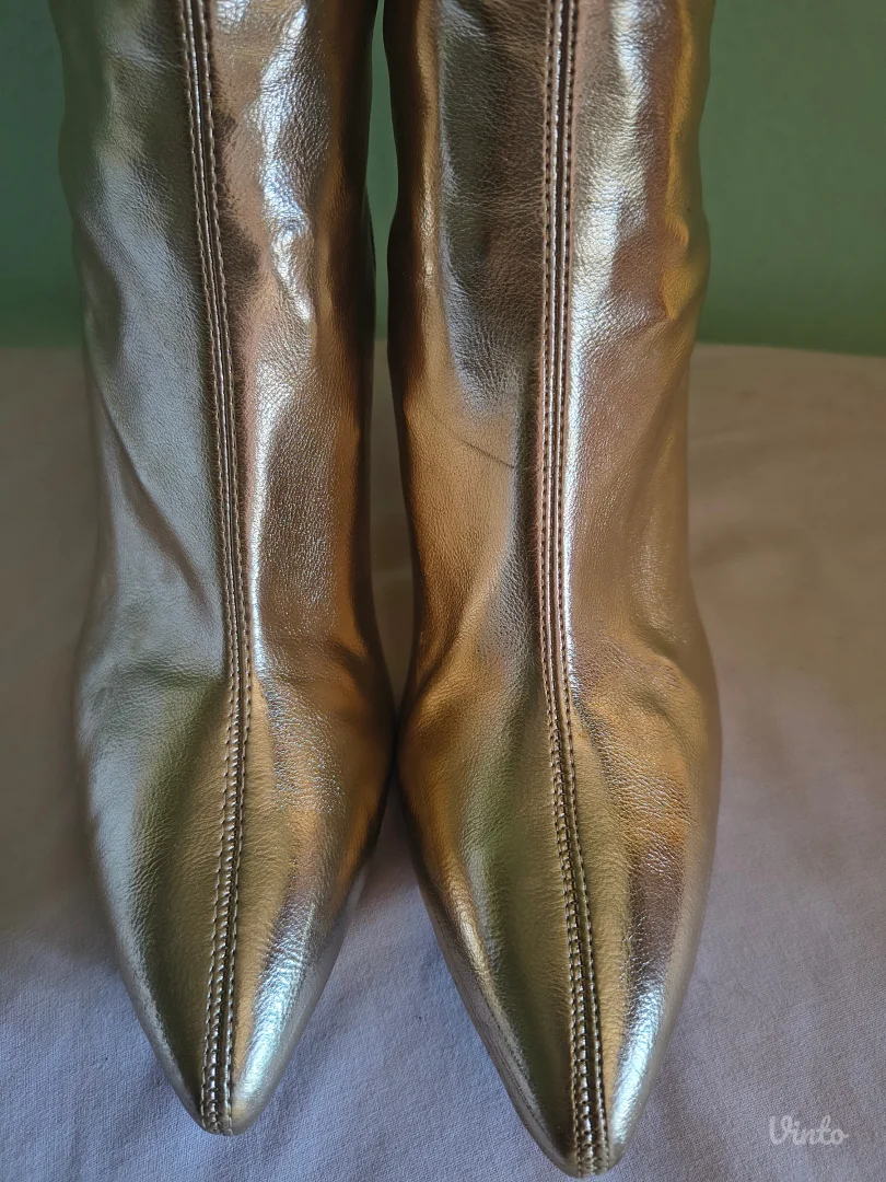 Stradivarius zlatne čizme