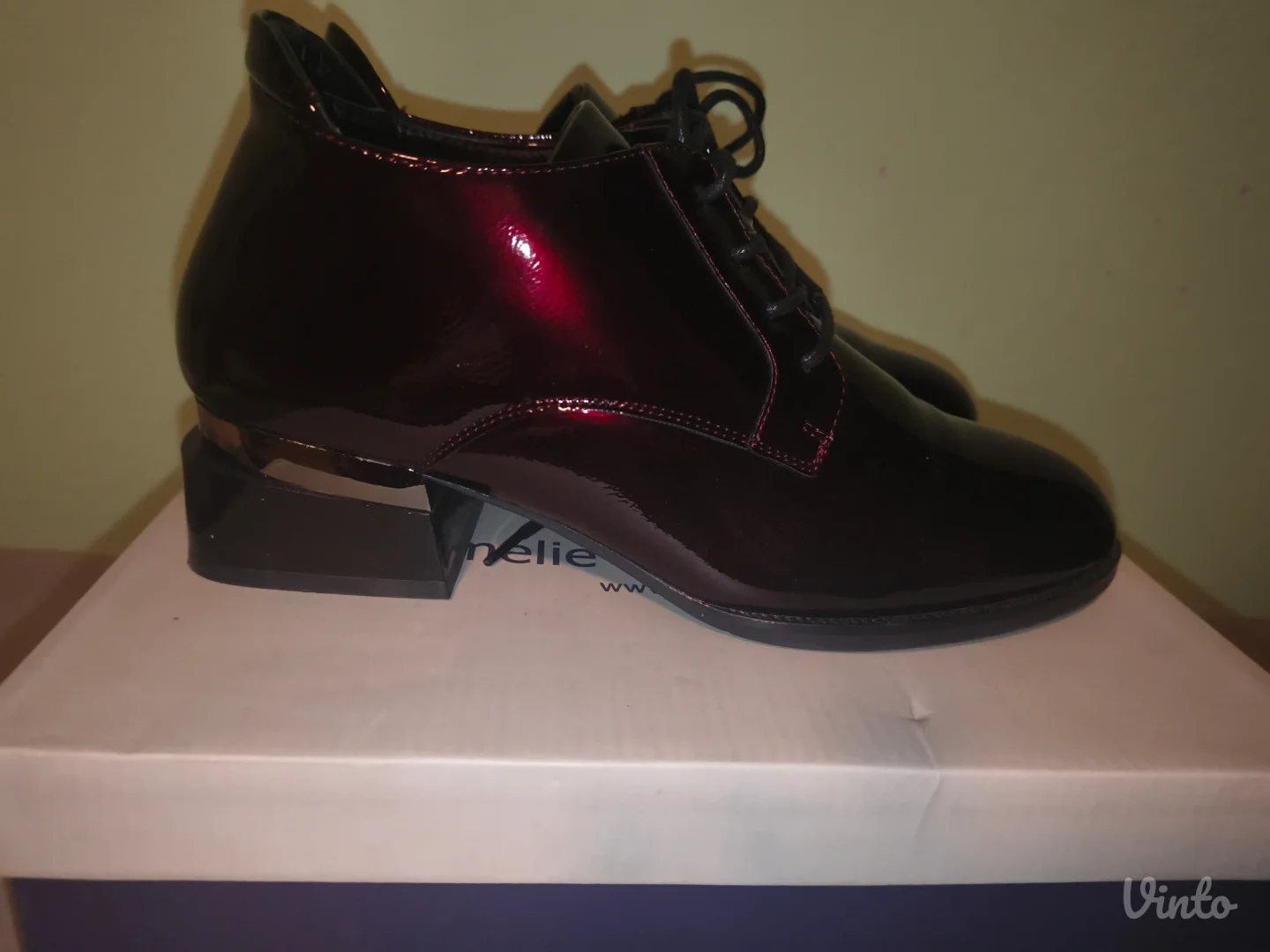 Bordo lakovane cipele