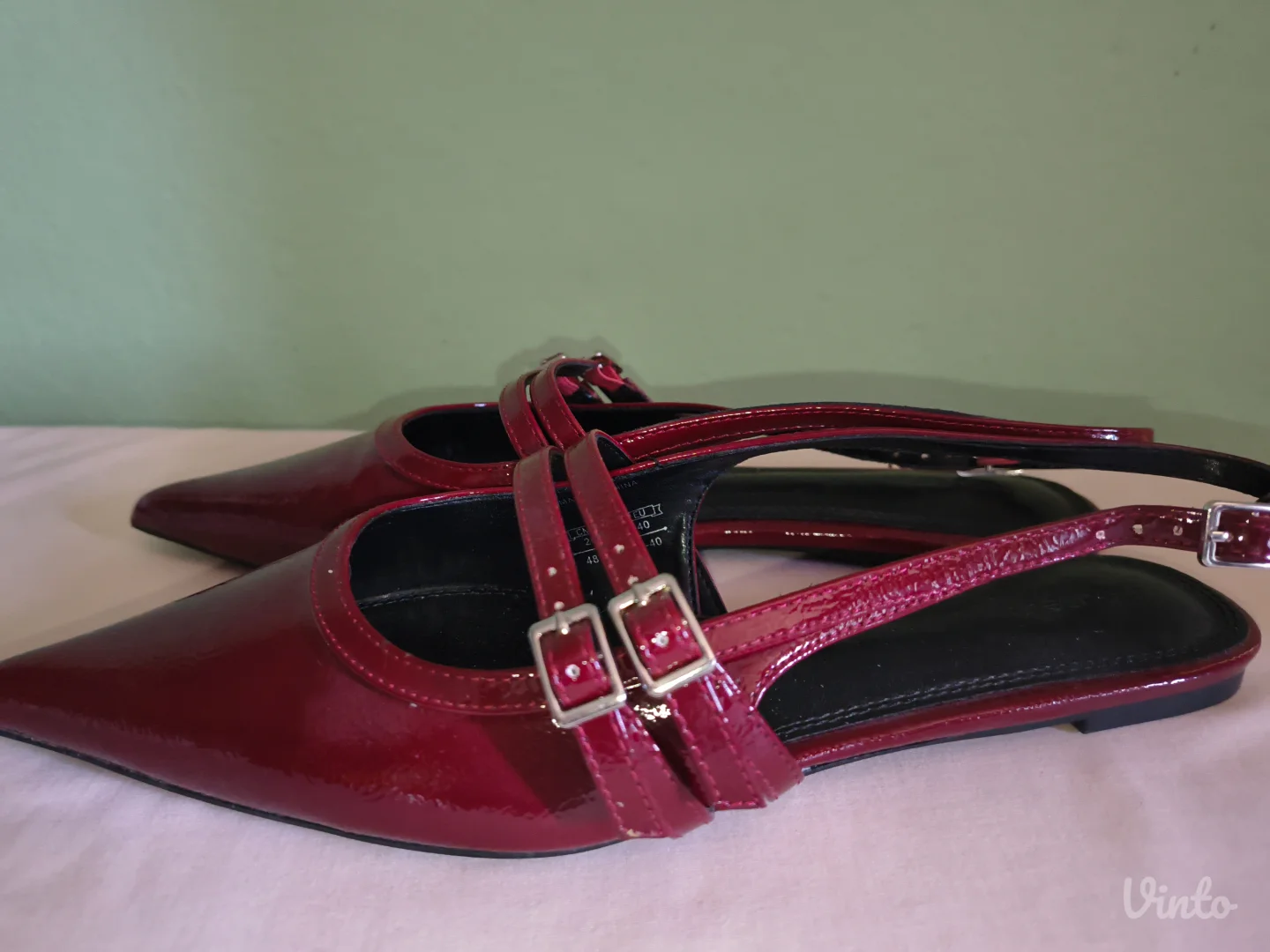 Lakovane burgundy sandalete