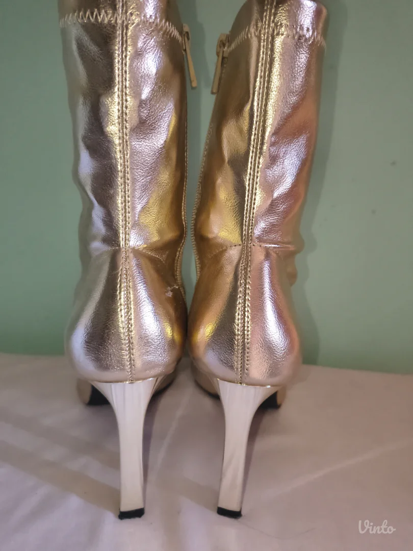 Stradivarius zlatne čizme