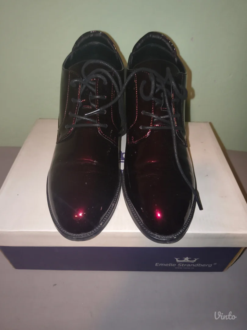 Bordo lakovane cipele