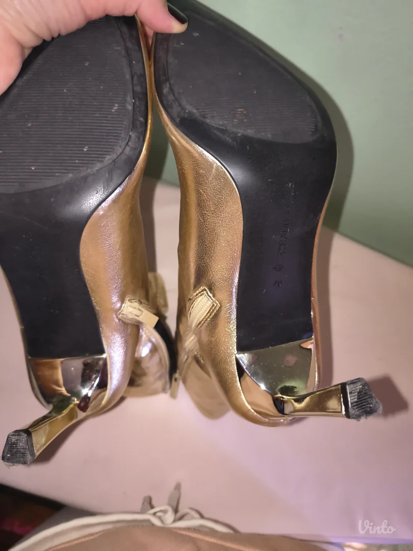 Stradivarius zlatne čizme