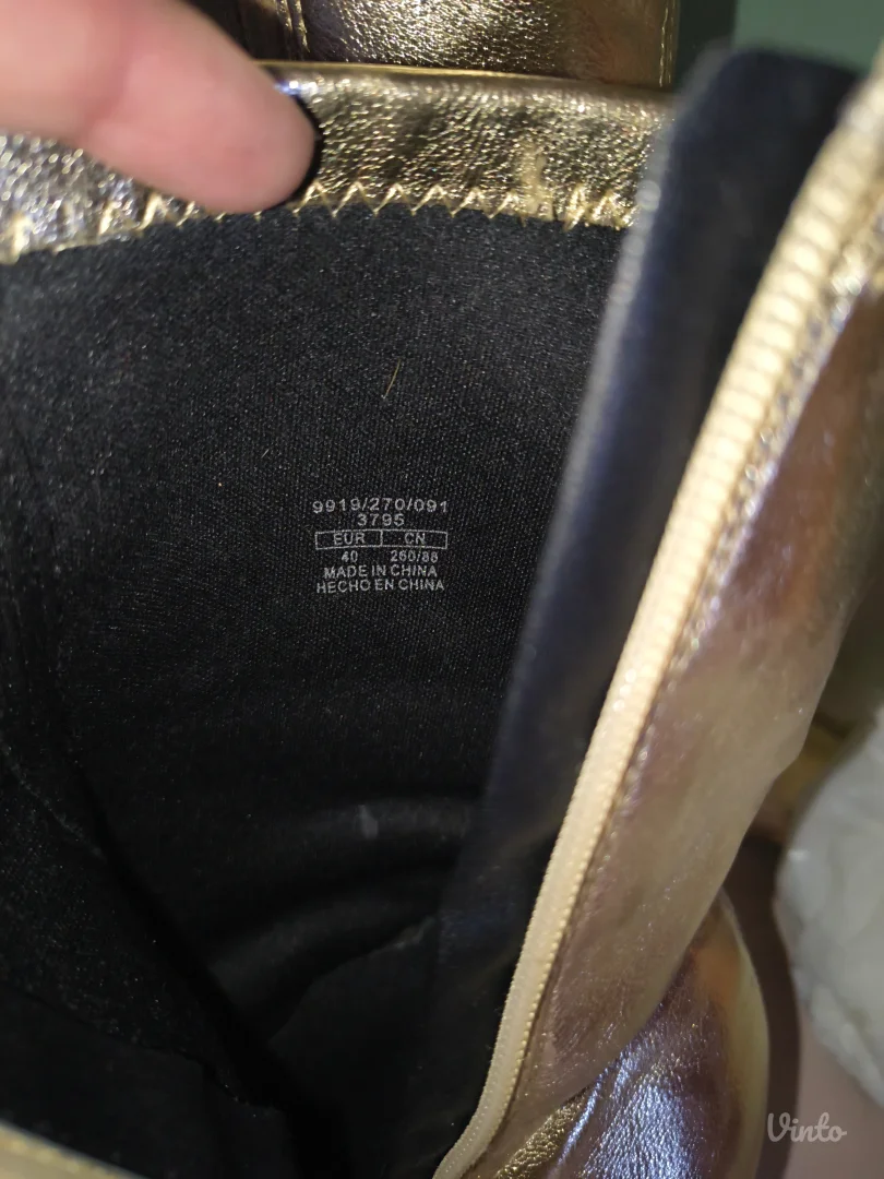 Stradivarius zlatne čizme