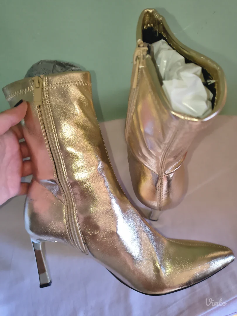 Stradivarius zlatne čizme