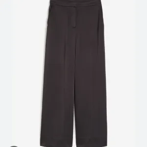 H&M nove saten pantalone