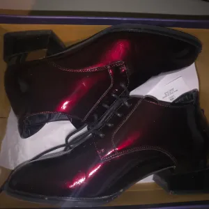 Bordo lakovane cipele