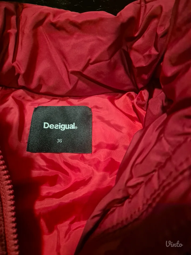 Desigual crvena jaknica