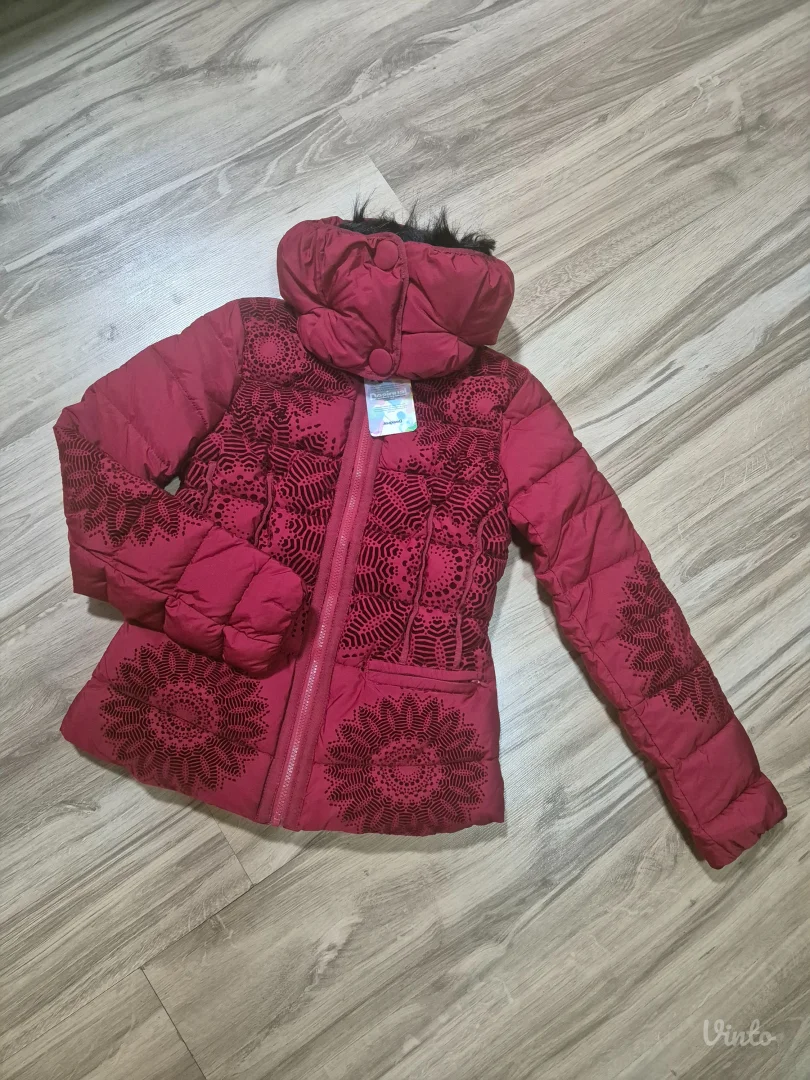 Desigual crvena jaknica