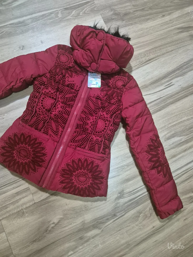 Desigual crvena jaknica