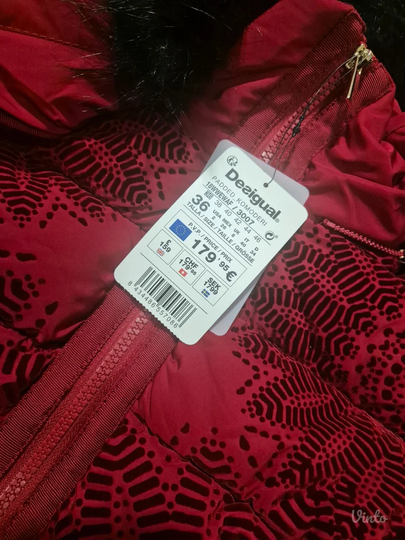 Desigual crvena jaknica