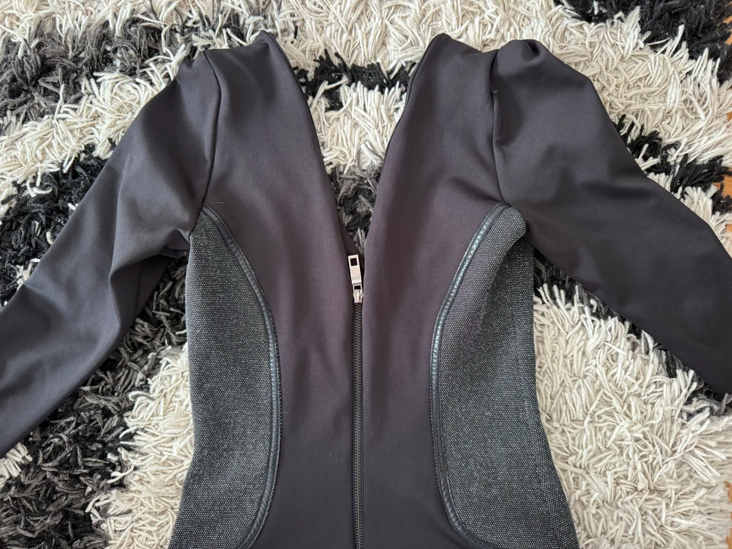 Atraktivna haljina za IZLASKE – Power look – Top stanje