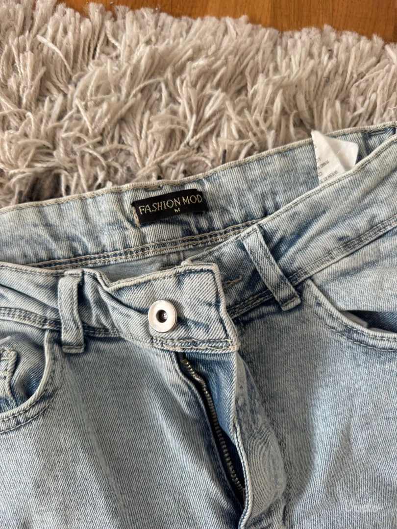 Atraktivne FASHION MODE farmerke – Prorezi napred i pozadi