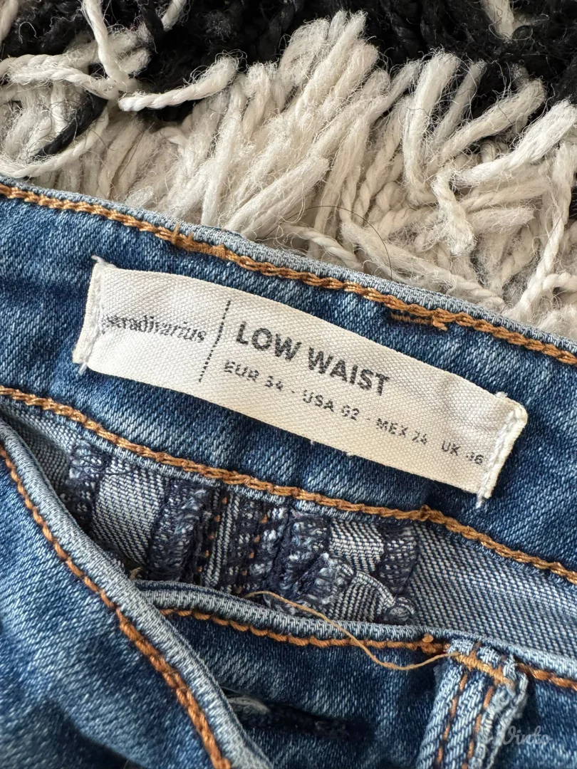 STRADIVARIUS skinny farmerke – Low Waist – 34