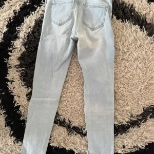 M-SARA Svetle "Ripped" Farmerke