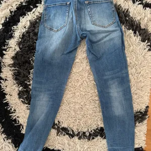 STRADIVARIUS skinny farmerke – Low Waist – 34