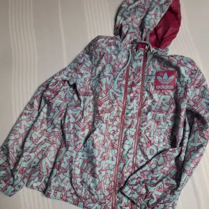 Adidas jakna sa dva lica