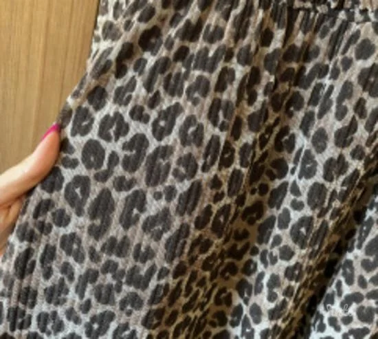 Plisirana leopard haljina