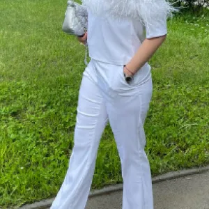 Komplet odelo sa perjem