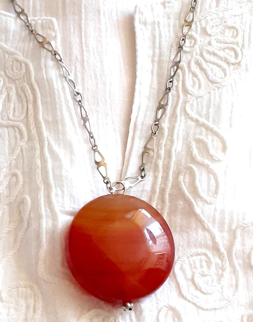 Poludragi kamen karneol, privezak, f=4cm