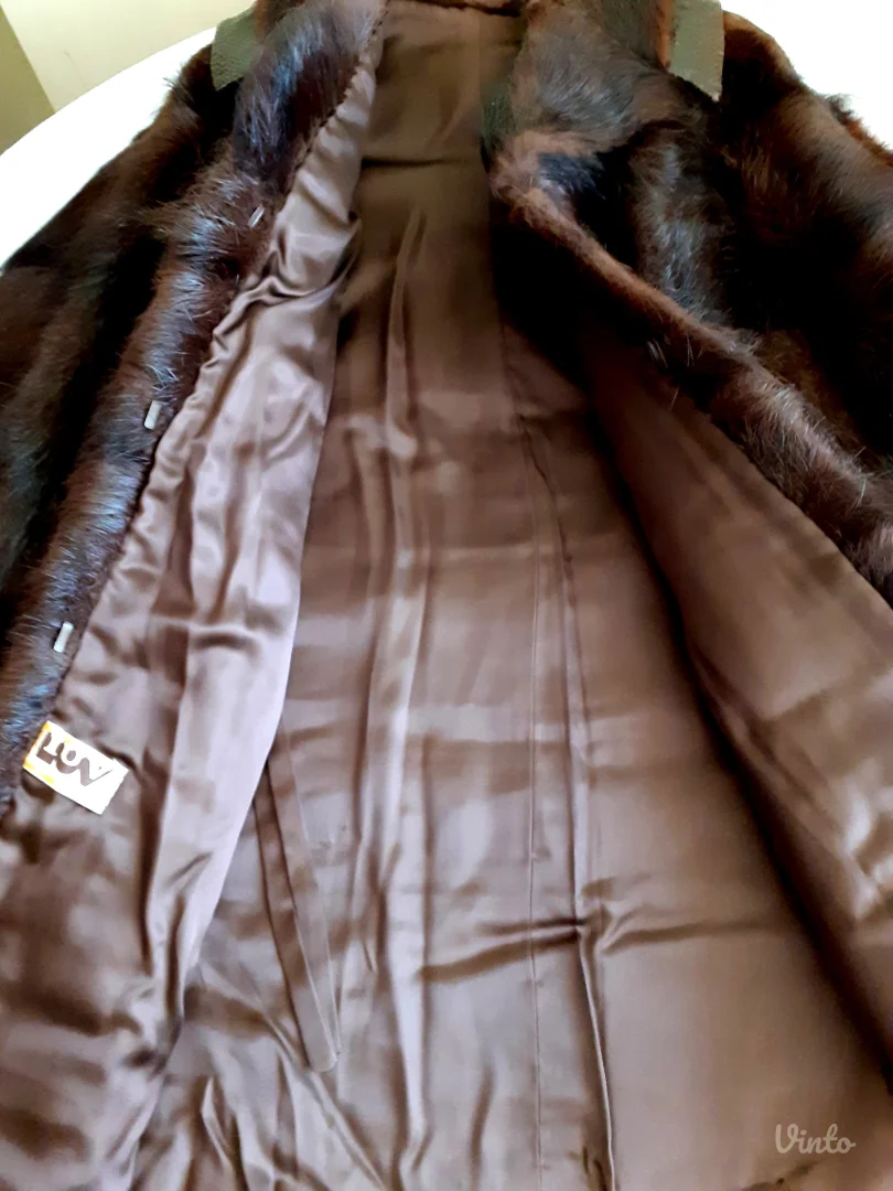 Prelepa bunda, nutrija i koža ALIGATORA, NENOŠENA